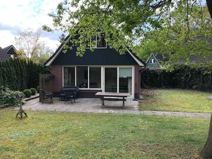 Villa 't Hulzen 55 Winterswijk — buitenkant vakantiewoning Achterhoek
